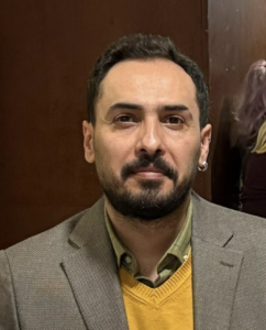 Suikastın Görsel Şöleni: Kırmızı Leke mi, Kurşun İzi mi?