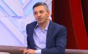 Biz kimiz? Azerbaycan halkı mı, Sovyet halkı mı? İkisi mi, hiçbiri mi?
