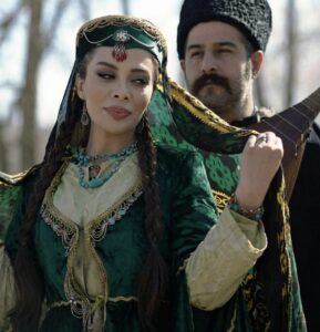 Tebriz’de Kültür Sanat Rüzgarı: “Garip İle Şahsanam” Oyunu Seyirciyle Buluştu