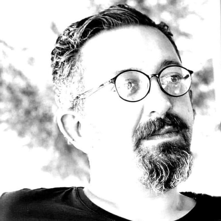 GELDİĞİN YOLLARA GÜL DÜZEREM MEN